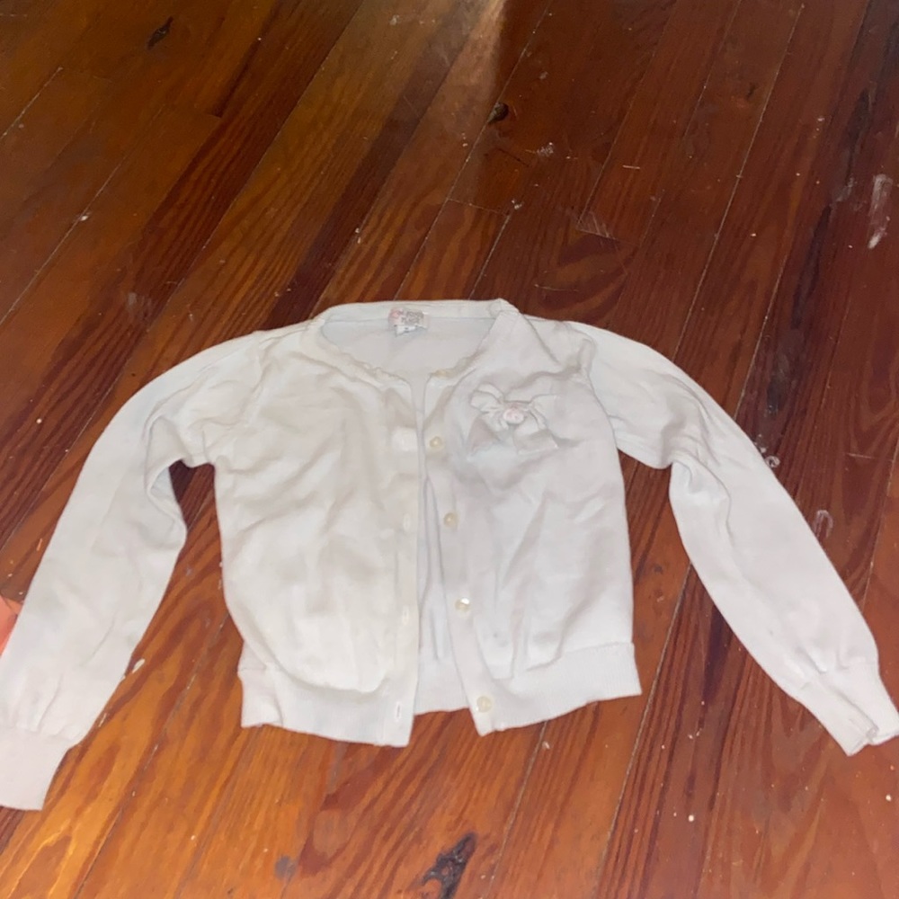 Girls sweater color: white size: M (7/8)